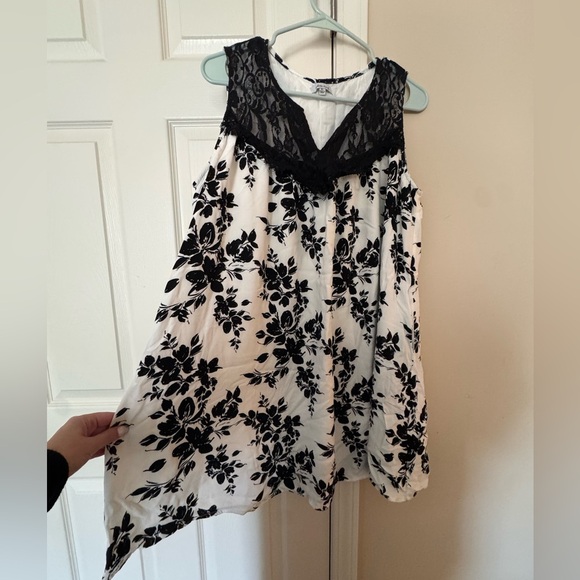 white birch Dresses & Skirts - White Birch Monochrome Floral Dress
